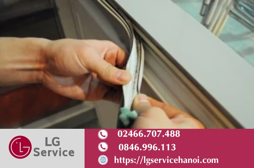 Gioăng bị nứt, rách hoặc mốc đen