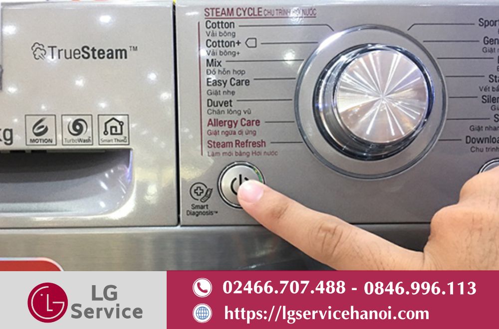 Nhấn và giữ nút Power để tiến hành kiểm tra máy giặt LG