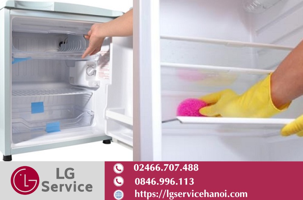 Vệ sinh và lau chùi tủ lạnh định kỳ để phát hiện kịp thời các sự cố